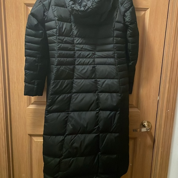 North Face small puffer long coat. It is sure to keep you warm! - Picture 10 of 11